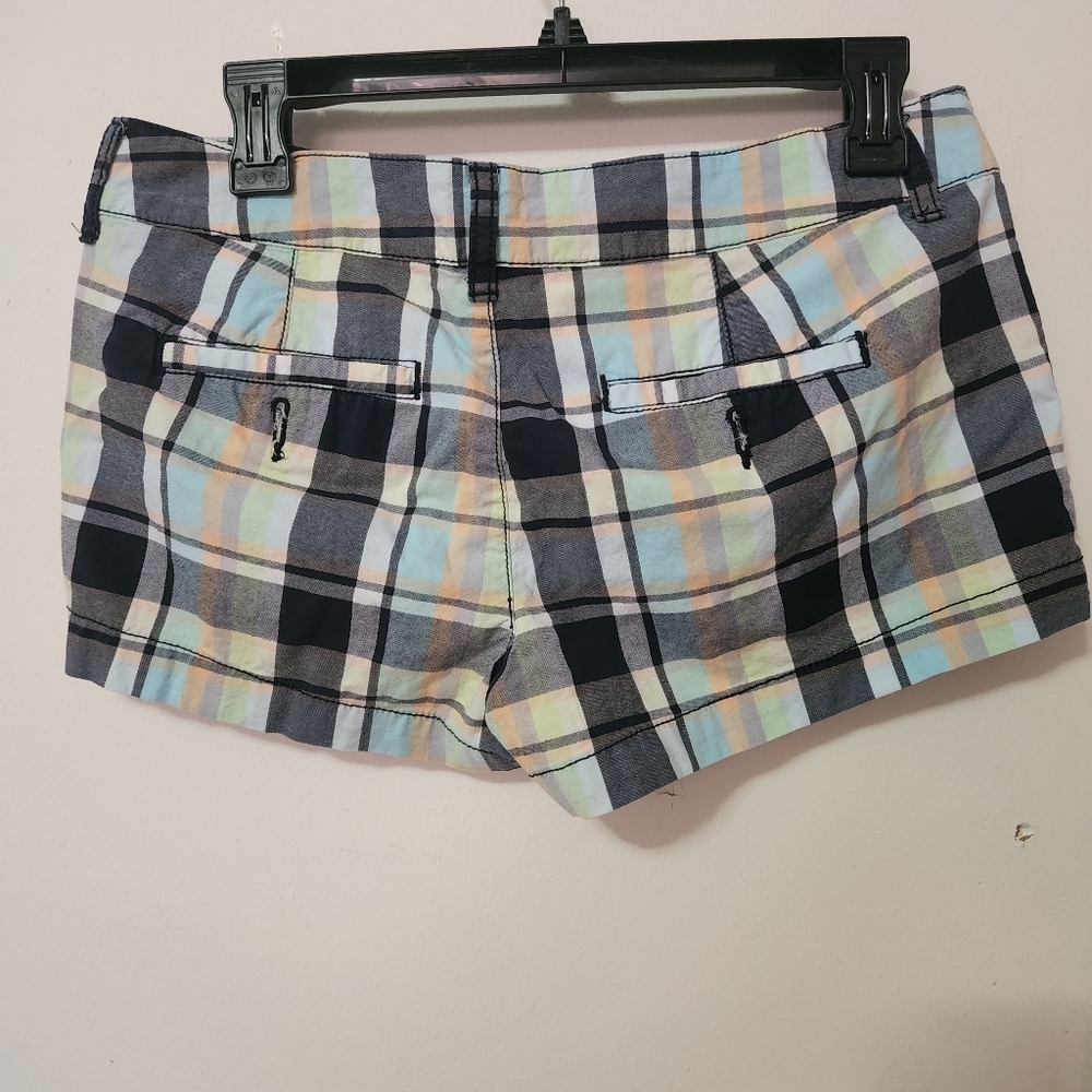 Shorts - Picture 2 of 3